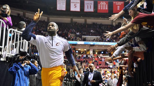 COLUMBUS, OH - OCTOBER 20: LeBron James #23 of the Cleveland Cavaliers waves to the crowd as he leaves the court following the Cavaliers' 107-98 victory over the Chicago Bulls at the Jerome Schottenstein Center on October 20, 2014 in Columbus, Ohio. NOTE TO USER: User expressly acknowledges and agrees that, by downloading and/or using this photograph, user is consenting to the terms and conditions of the Getty Images License Agreement. Jamie Sabau/Getty Images/AFP == FOR NEWSPAPERS, INTERNET, TELCOS & TELEVISION USE ONLY ==