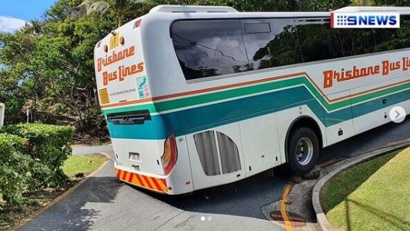 A Brisbane Bus Lines bus stuck at the top of Burleigh Hill this morning. Photo: 9News