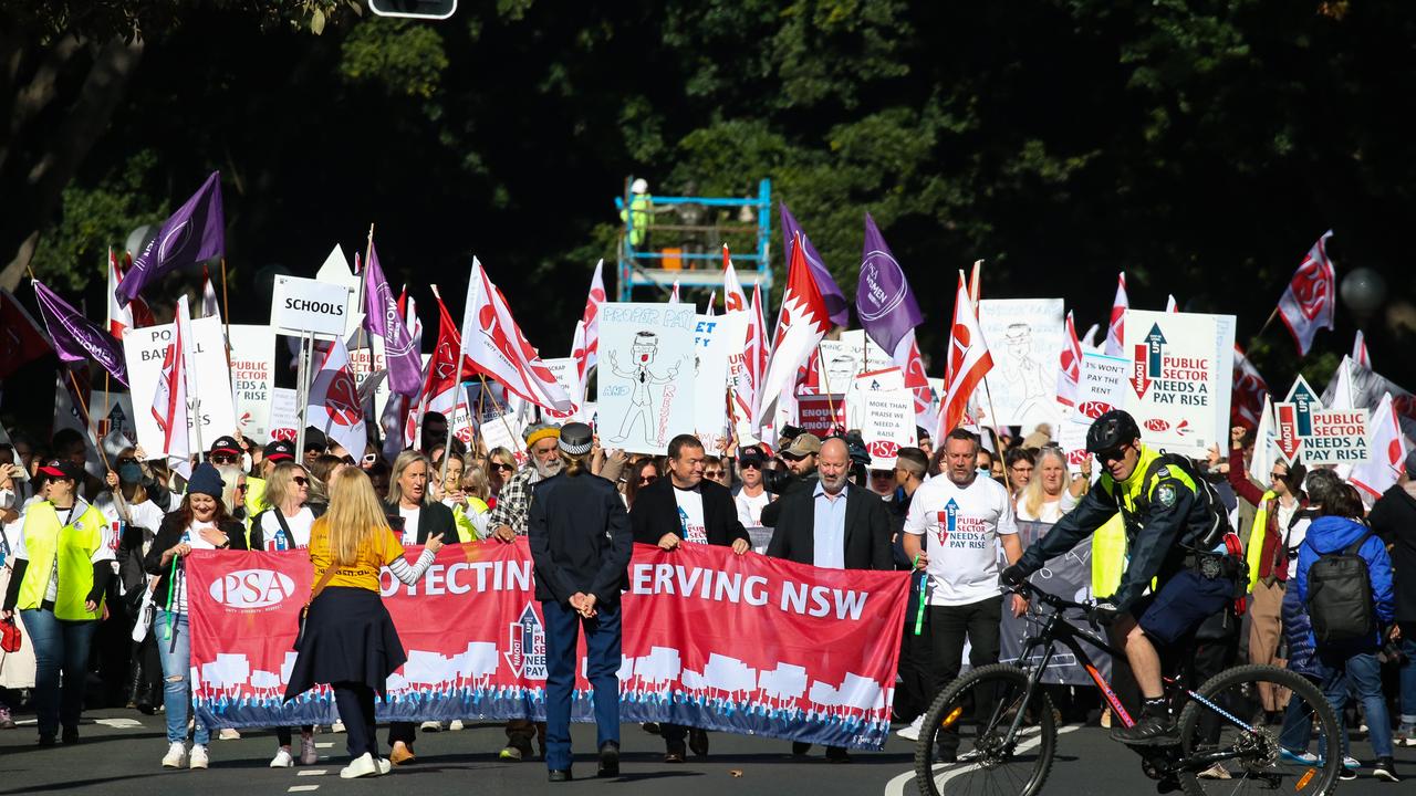 Unions NSW’s report found Australian workers are performing 1.5 hours of unpaid overtime every day, equating to a loss of $21,000 or 11 weeks of overtime each year. Picture: Newswire/ Gaye Gerard.