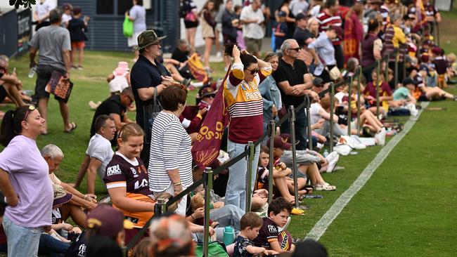 25/9/2023: fans during a Broncos fan training session at the Red Hii, Brisbane. pic: Lyndon Mechielsen/Courier Mail