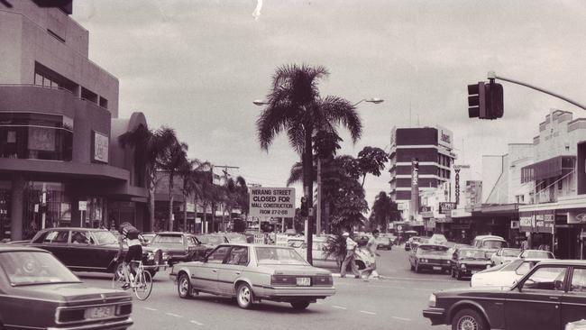 February 26, 1988: The final day of traffic on Nerang Street before it was closed-off to become the Southport Mall. Original picture by Malcolm North.