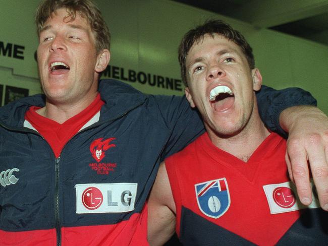 David Schwarz and Steven Febey sing the club song after winning by eight goals. 1998 Qualifying final. Melbourne v Adelaide Crows. MCG.