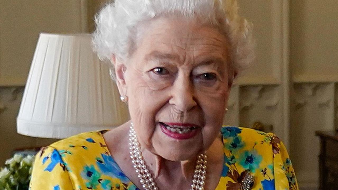 Królowa: Pałac Buckingham publikuje niepokojący obraz króla