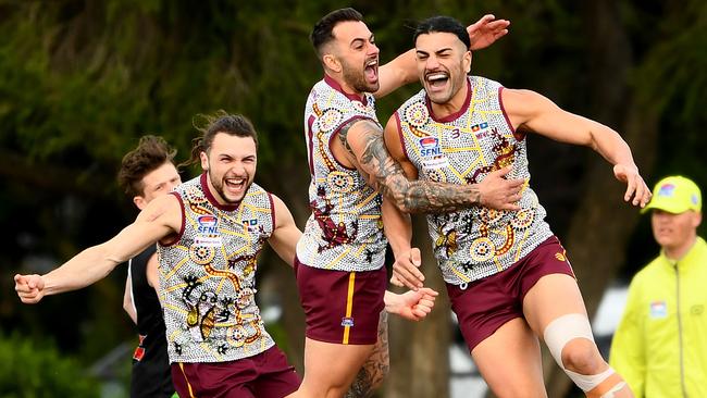 SFNL: Murrumbeena’s Steve Tolongs kicks a goal in his 200th game. Picture: Josh Chadwick