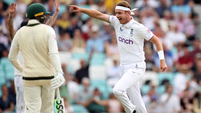 Broad celebrates the wicket of Usman Khawaja. (Photo by Ryan Pierse/Getty Images)