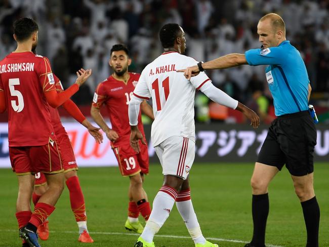 Jordanian referee Adham Makhadmeh calls for a penalty during the 2019 AFC Asian Cup football game between United Arab Emirates and Bahrain at the Zayed sports city stadiuam in Abu Dhabi on January 05, 2019. (Photo by Khaled DESOUKI / AFP)