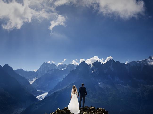 The Top 50 Wedding Photos of 2016 Curated by Junebug Weddings. Nearly 9,000 photos were submitted by photographers from 50 different countries to produce this year’s stunning collection of 50 images. Victor Lax - Víctor Lax Photography