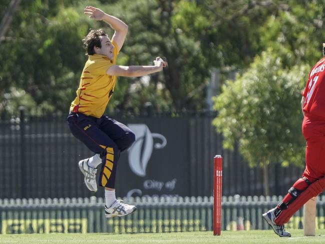 Jade Christensen bowling for Kingston Hawthorn. Picture: Valeriu Campan