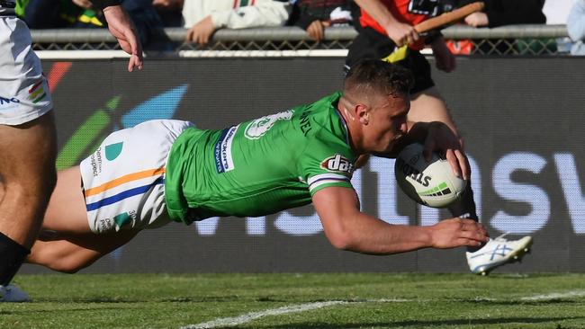 Jack Wighton continued his try scoring form. (AAP Image/Dean Lewins) 