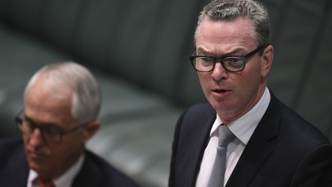 The leader of the House Christopher Pyne has moved to have the vote on refugee resettlement over again.