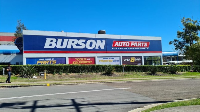 The property Bursons Spare Parts. Booval, once occupied is empty and available for both buyers and tenants.