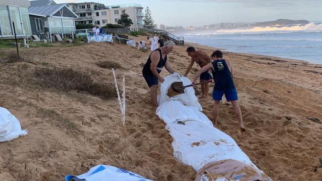 Collaroy residents building makeshift seawalls out of sandbags on Sunday, February 16, 2020.