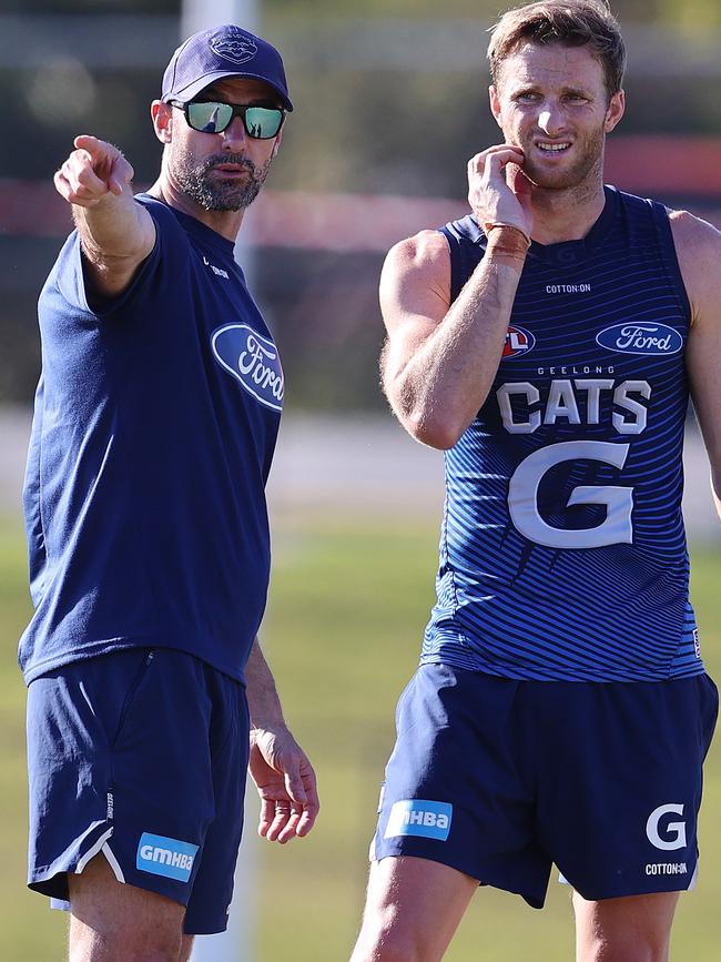 Nigel Lappin points something out to ex-Cat Lachie Henderson in 2020. Picture: Michael Klein