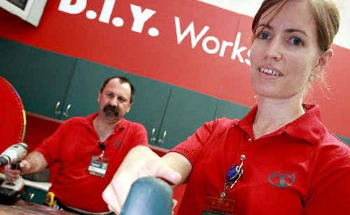 Grant Hopner and Naomi Heath are keen to host Bunnings Warehouse D.I.Y. workshops. . Picture: Blainey Woodham