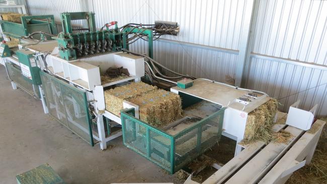 Large square Bale slicer