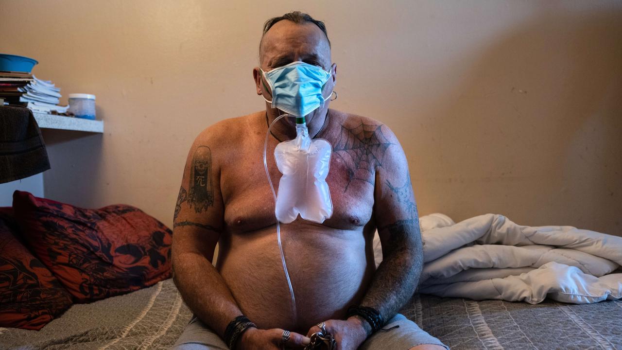 A Houston man with suspected Covid-19 symptoms breathes in oxygen while awaiting transportation to a hospital in the southern US, where states are running out of O2. Picture: John Moore/Getty Images/AFP