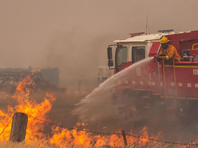 Echuca CFA tankers fight grass fires along Rochester-Strathallan road with the help of waterbombing air support helicopter     A fast moving grass fire impacts a farm, a railway line and destroys a shed and tractor just outside Rochester. Picture: Jason Edwards  Picture: Jason Edwards