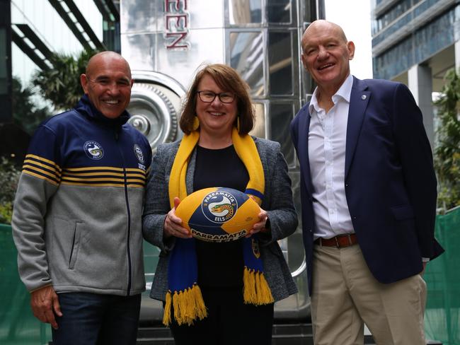 Former Parramatta players David Liddiard (L) and Peter Wynn (R) with Parramatta Lord Mayor Donna Davis.