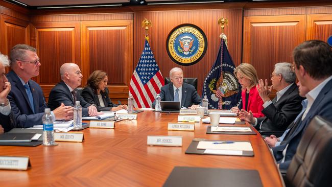 This handout picture provided by the White House shows US President Joe Biden (C) and Vice President Kamala Harris (4th L) being briefed by national security advisors and members of law enforcement agencies in the White House Situation Room in Washington, DC, on July 14, 2024 on the assassination attempt on former US president Trump in Butler, Pennsylvania, the previous day. (Photo by Adam Schultz / The White House / AFP) / RESTRICTED TO EDITORIAL USE - MANDATORY CREDIT "AFP PHOTO /  Adam Schultz / The White House" - NO MARKETING NO ADVERTISING CAMPAIGNS - DISTRIBUTED AS A SERVICE TO CLIENTS