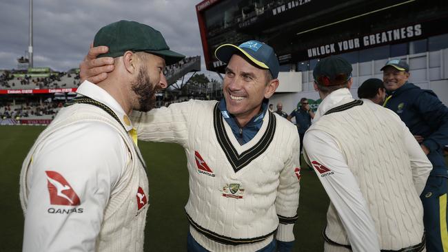 Justin Langer embraces Matthew Wade after retaining the Ashes.