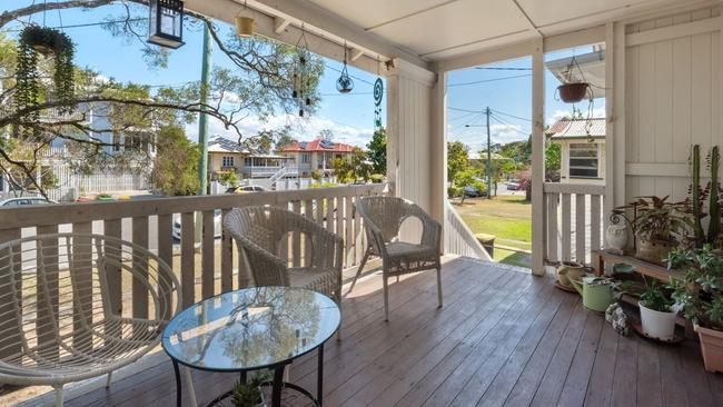 This is one of the few remaining houses in the early $500,000s so close to the Brisbane CBD.