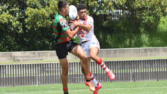 Taj Alvarez (left) and Xavier Kirk contest a bomb. Picture: Sean Teuma