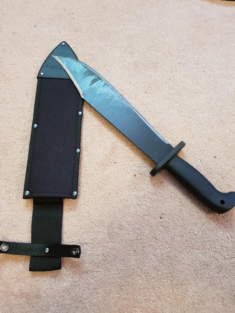 Mathew’s Cold Steel Black Bear Bowie which “cuts like an absolute dream”