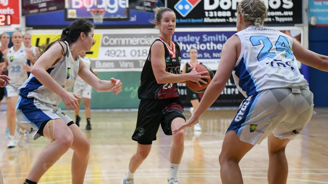 BASKETBALL ConocoPhillips CQ Cup Rd 1: Mackay Meteorettes' Heidi Freeburn with the ball