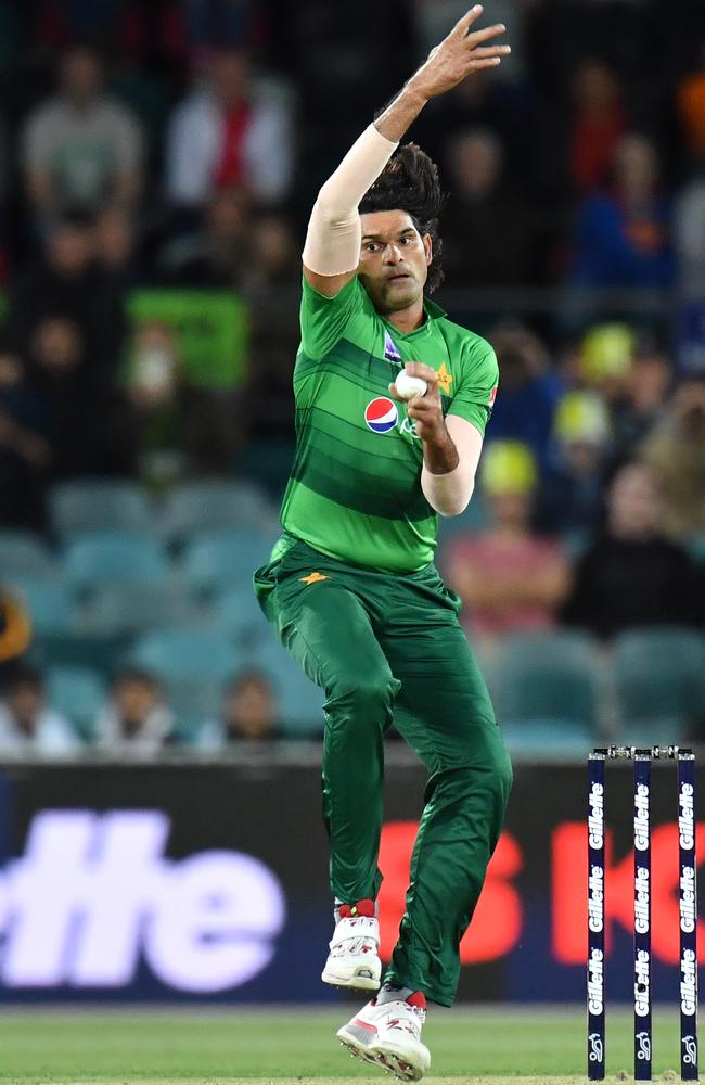 Mohammad Irfan of Pakistan featured in the Century Cricket Competition Mackay two weekend ago. (AAP Image/Dean Lewins)