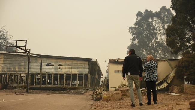 Victorian Premier Daniel Andrews visits the burnt out Clifton Creek primary school today.