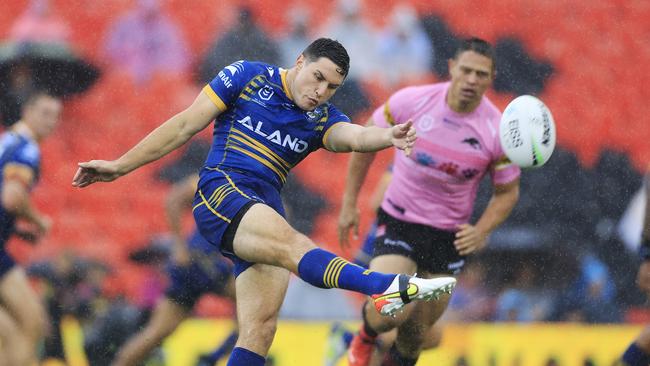 PENRITH, AUSTRALIA - FEBRUARY 26: Mitchell Moses of the Eels kicks the ball during the NRL Trial Match between the Penrith Panthers and the Parramatta Eels at BlueBet Stadium on February 26, 2022 in Penrith, Australia. (Photo by Mark Evans/Getty Images)