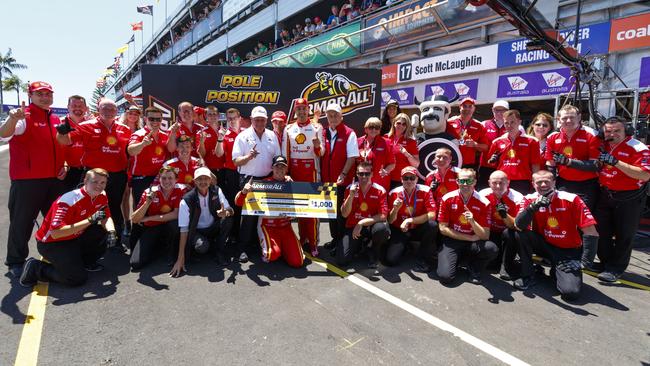 Entire DJR Team Penske squad celebrates Scott McLaughlin’s 15th pole position of 2017.