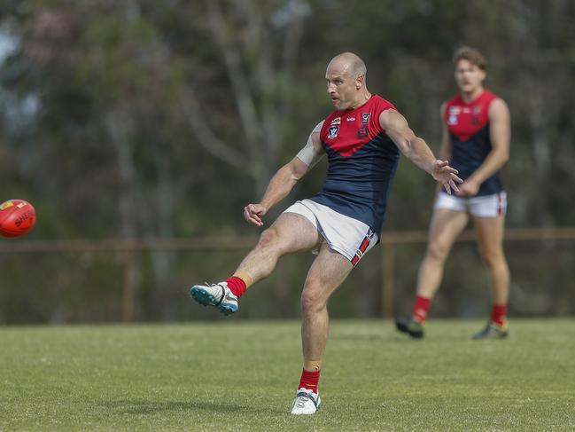 Mt Eliza captain Shane Tennant defended stoutly. Picture: Valeriu Campan