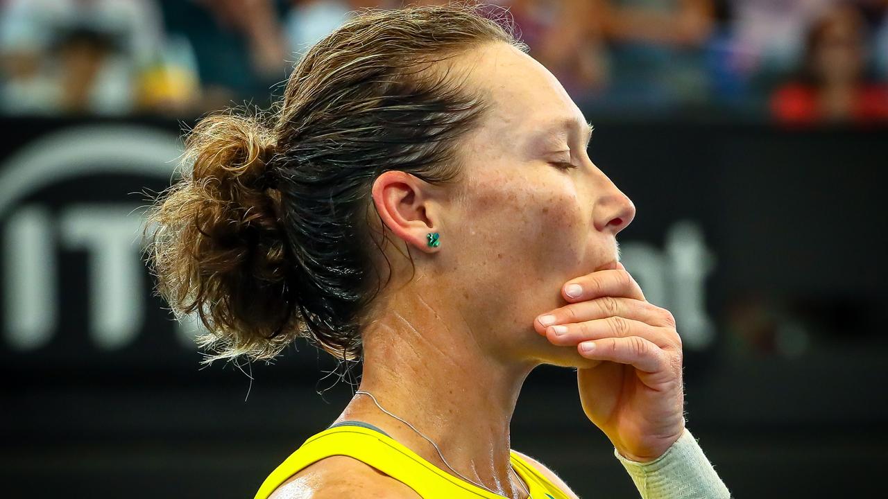 Samantha Stosur in a moment of repose while playing against Aryna Sabalenka.