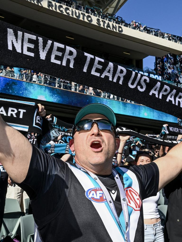 Port faithful singing Never Tear Us Apart before the first bounce at Adelaide Oval. Photo by Mark Brake/Getty Images