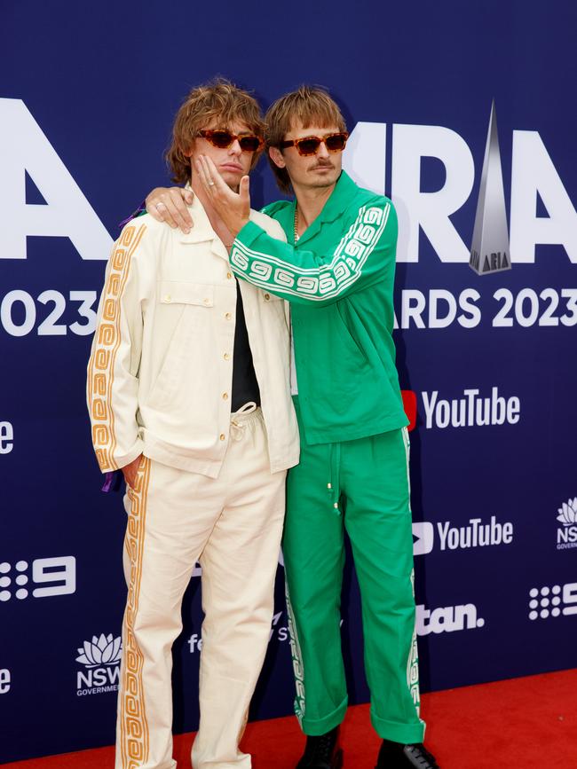 Brothers Oli and Louis Leimbach from Lime Cordial donned matching suits to the red carpet. Picture: NCA NewsWire / Nikki Short