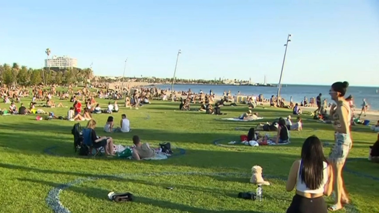 Premier Andrews condemns crowds at Melbourne beaches