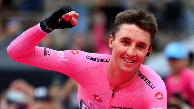 VERONA, ITALY - MAY 29: Jai Hindley of Australia and Team Bora - Hansgrohe Pink Leader Jersey crosses the finish line and waves the crowd at the Arena di Verona during the 105th Giro d'Italia 2022, Stage 21 a 17,4km individual time trial stage from Verona to Verona / ITT / #Giro / #WorldTour / on May 29, 2022 in Verona, Italy. (Photo by Tim de Waele/Getty Images)