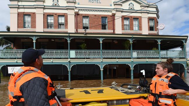 FLOOD RESCUE: The SES doing a check around North Lismore to see if anyone needed assistance, outside Winsome and Serpentine Gallery which was impacted by rising water. Photo: Marc Stapelberg