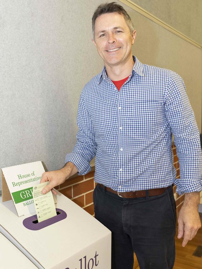 Labor MP for Blaxland Jason Clare casts his vote at Condell Park Public School. Picture: Matthew Vasilescu