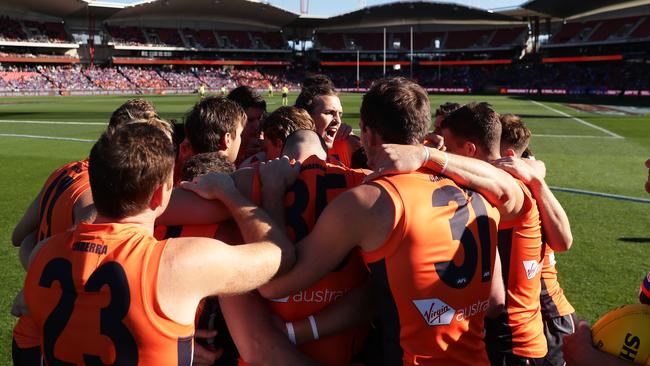 Phil Davis revs up the Giants before the Bulldogs clash. Pic: Getty Images