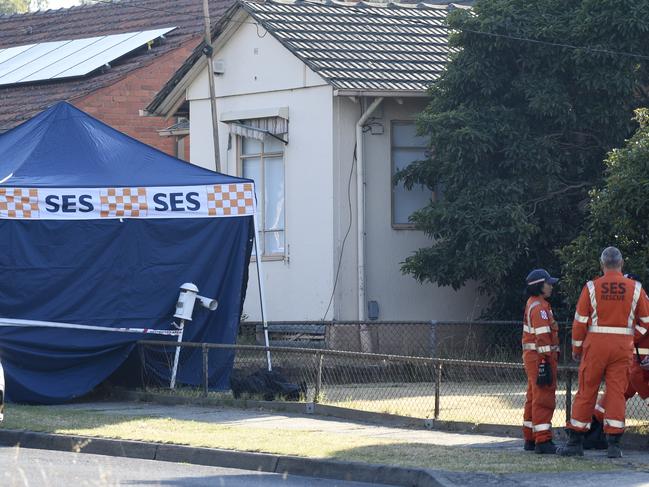 MELBOURNE, AUSTRALIA - NewsWire Photos MARCH 18, 2024: Emergency services at the scene on Albert Road Preston where a person has fallen from a hot air balloon. Picture: NCA NewsWire / Andrew Henshaw