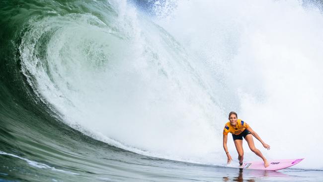 Stephanie Gilmore on her way to winning her first heat in Hawaii. Picture: Picture: WSL/Sloane