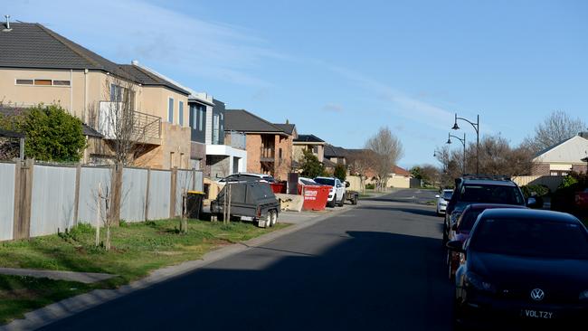 MELBOURNE, AUSTRALIA - NewsWire Photos SEPT 1, 2024 Hopetoun Green in Caroline Springs (believed to be outside No. 10 - NOT CONFIRMED) where a man was taken into custody last night after attacking residents with a machete. Picture: NewsWire / Andrew Henshaw