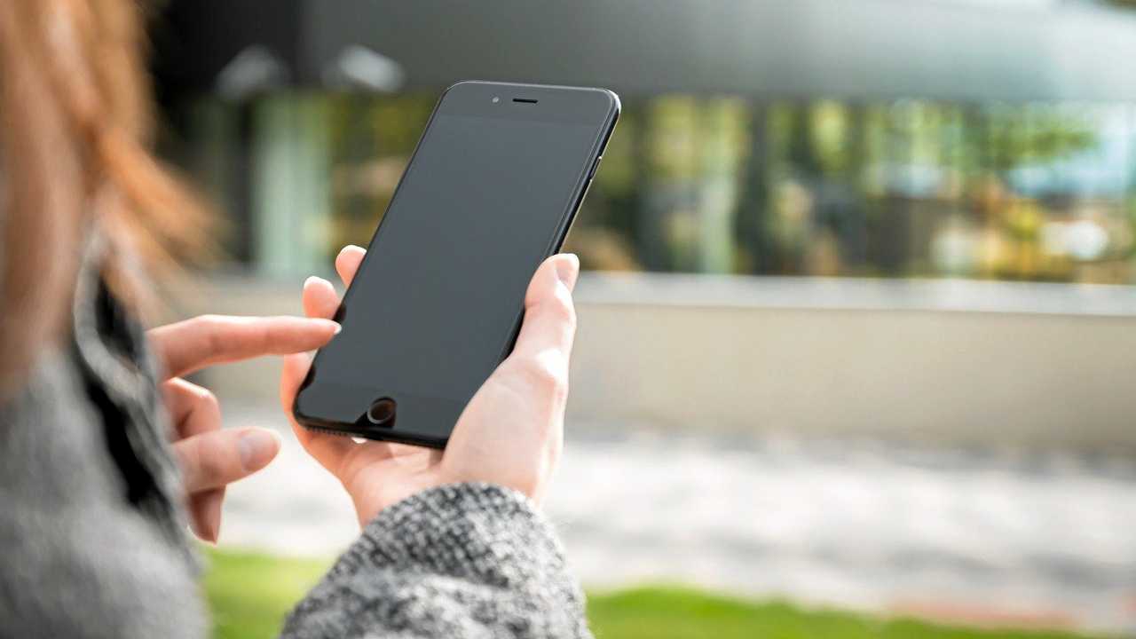 Police will soon be able to contact people involved with a case via SMS in Gladstone. Picture: Pixabay