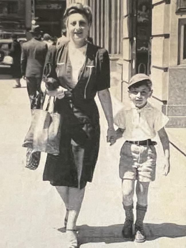 Peter Baruch with his mother after their escape to New Zealand.