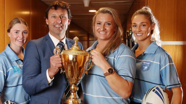 NSW players Maddie Studdon, Ruan Sims and Alana Ferguson with Laurie Daley.