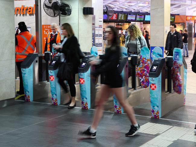 BRISBANE, AUSTRALIA - NewsWire Photos AUGUST 5, 2024: Queensland commuters took advantage of the 50c public transport fares in Brisbane. Picture: NewsWire/Tertius Pickard