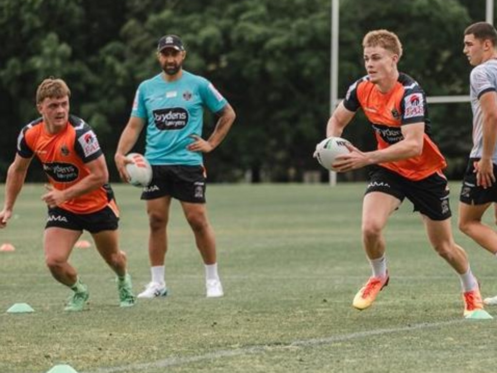 Benji Marshall watches young guns Lachlan Galvin (right) and Will Craig at pre-season training. Picture: Wests Tigers