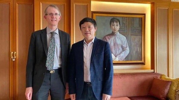 Ambassador to China Graham Fletcher with the editor-in-chief of the Global Times, Hu Xijin, in Beijing